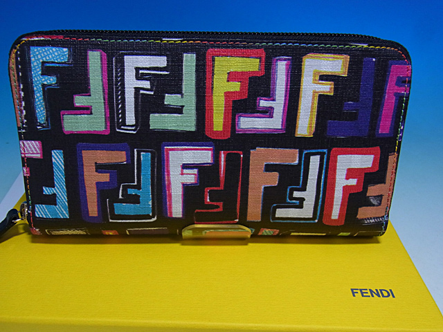 FENDI マルチ 財布 未使用！: 尾張屋質店